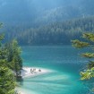 Il lago Tovel e la spiaggia vista dall’alto – Autore: APT Dolomiti di Brenta